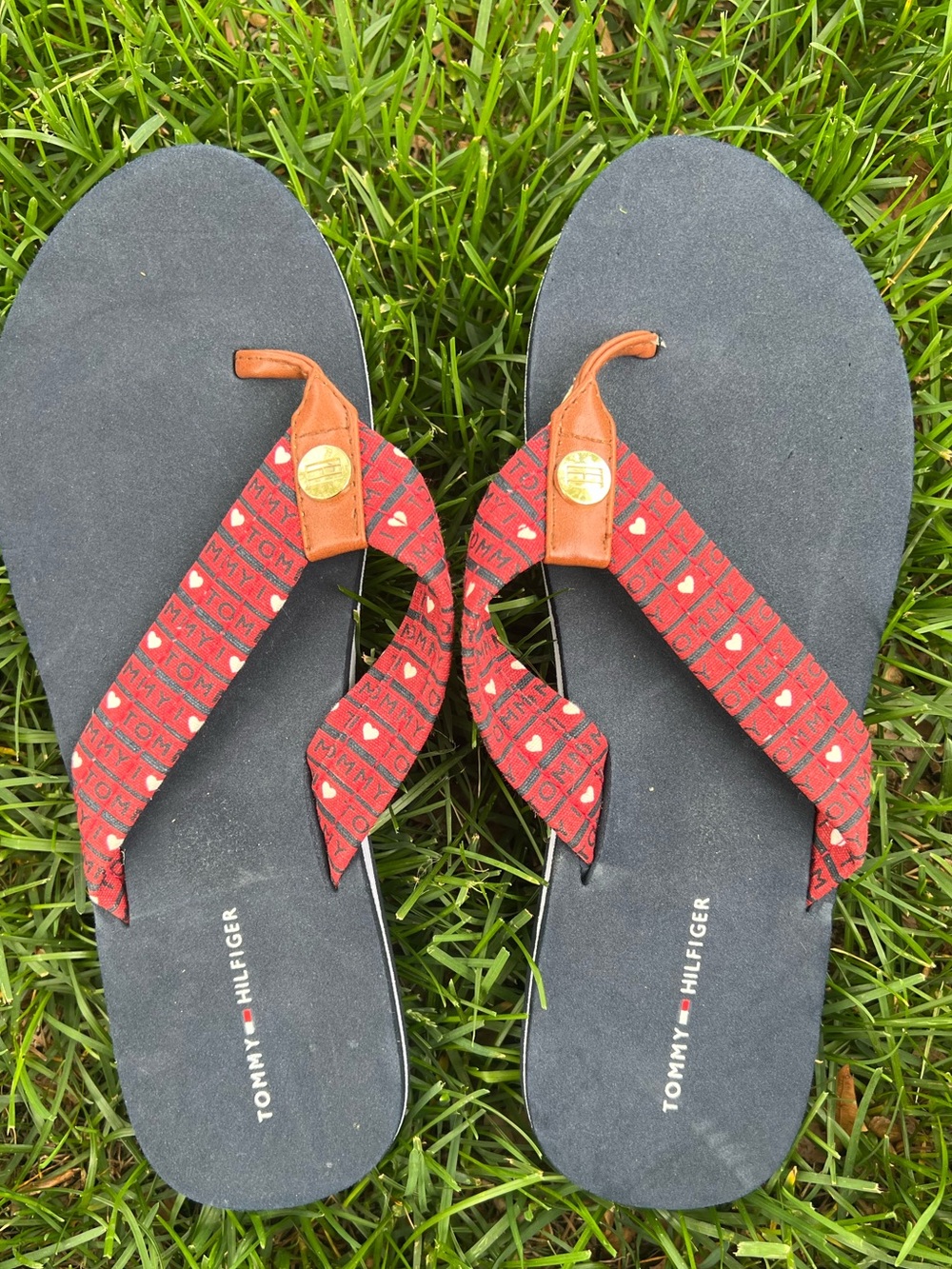 Tommy Hilfiger women's Sz 8 Chottie-X classic thong sandals